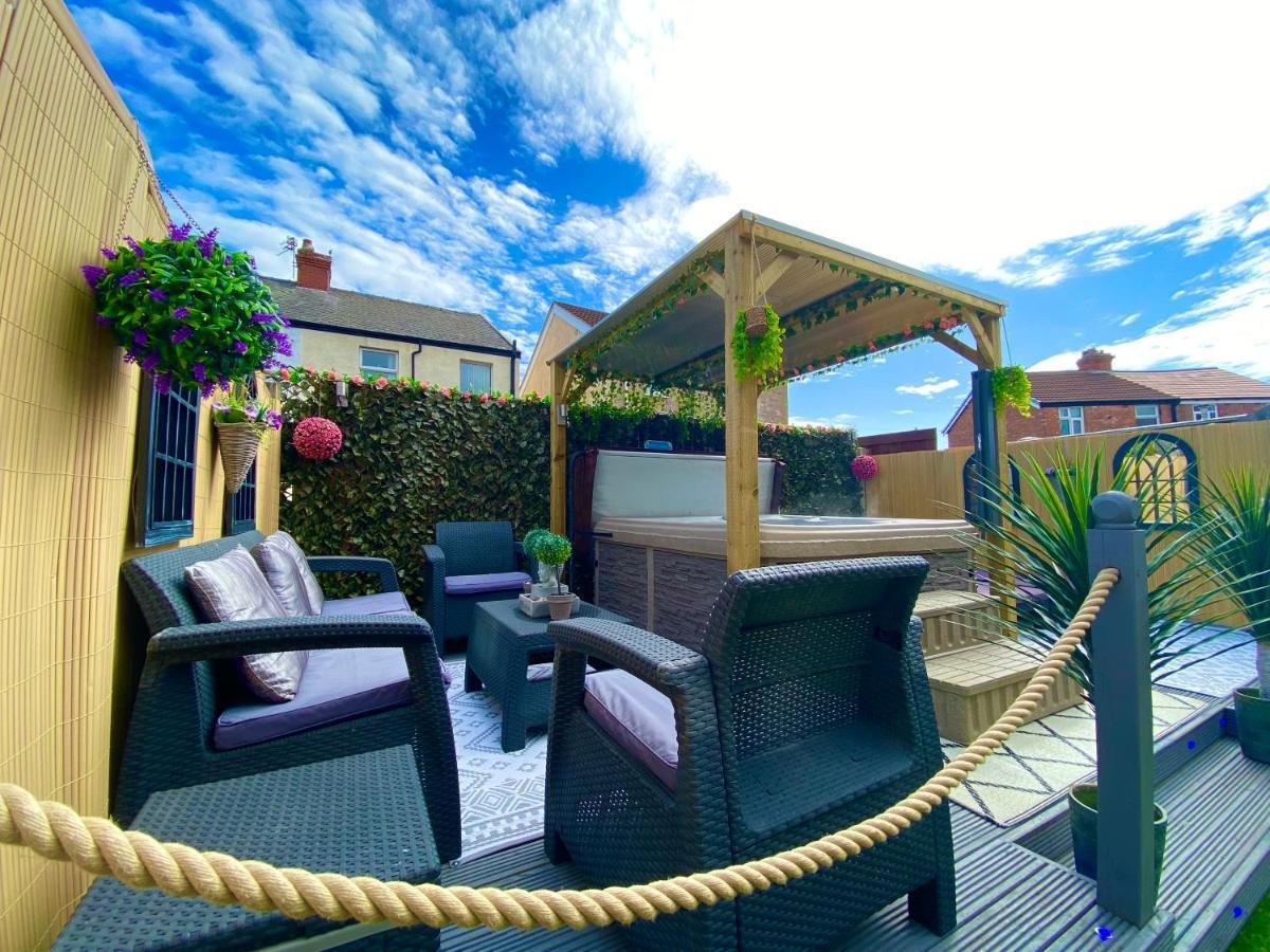 New…The Hottub House Blackpool Pleasure Beach Exterior foto